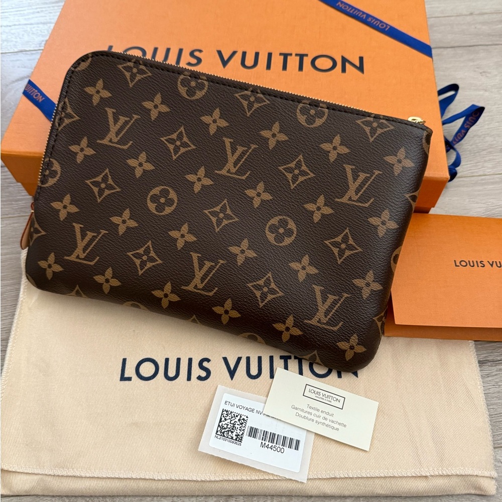 Louis Vuitton Etui Voyage PM clutch